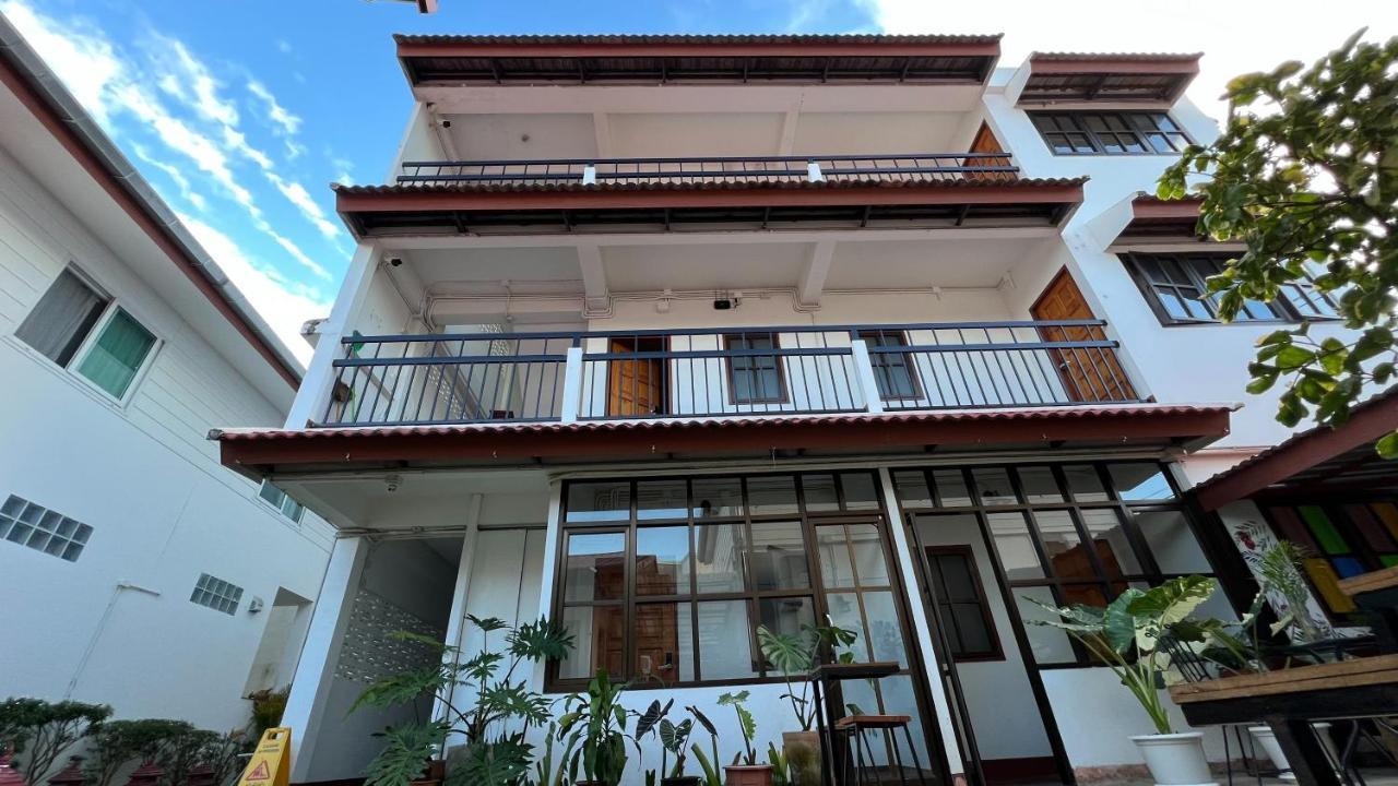 Chiang Mai Gate House Hotel Exterior photo